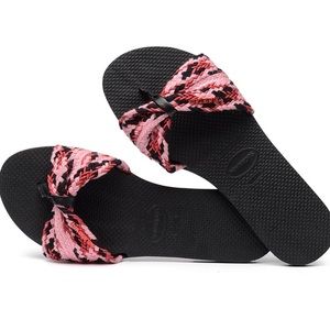 Havaianas You St. Tropez Black and Pink flip flops Sandals. SZ. 9/10. NWT